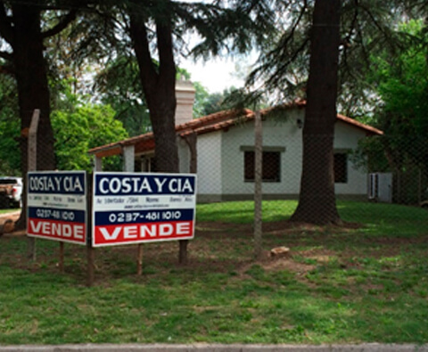 EXCELENTE QUINTA A 3 CUADRAS DEL CRUCE CASTELAR