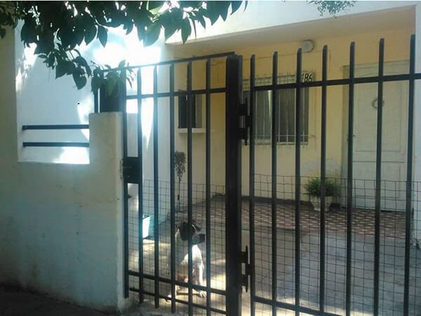 Venta de casa en El ceibo 2486, entre bouchard y castilla.-