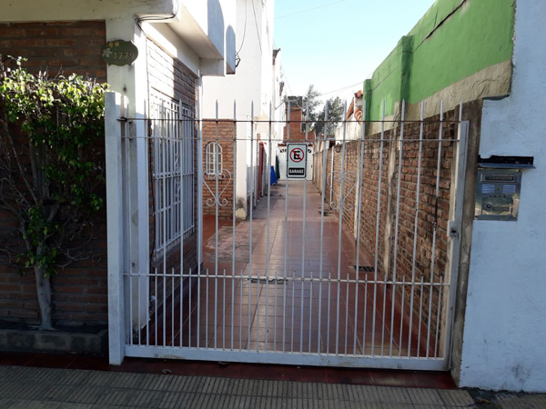 VENDE CASA     F. 2530