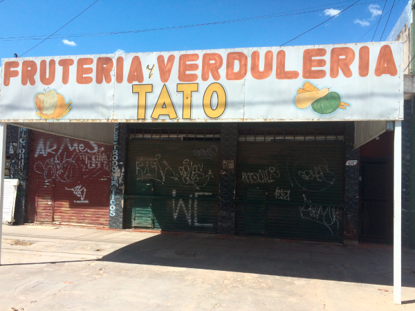 VENDE CASA Y LOCALES - F.2579