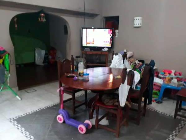 VENDE CASA Y LOCALES - F.2579