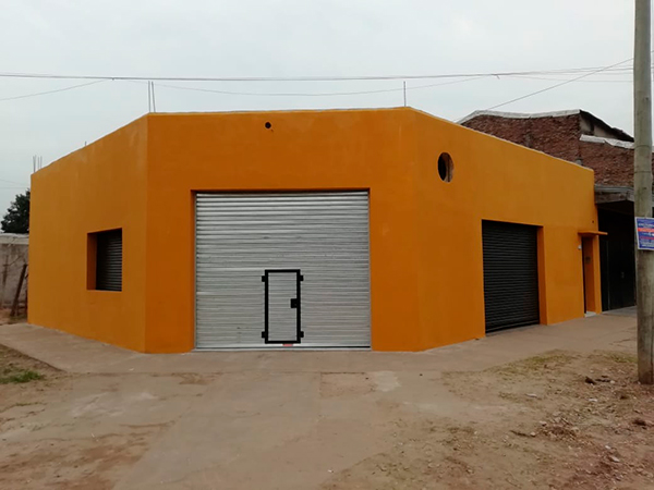 Excelente local 10 x 10 mts