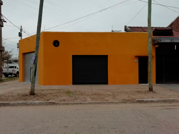 Excelente local 10 x 10 mts